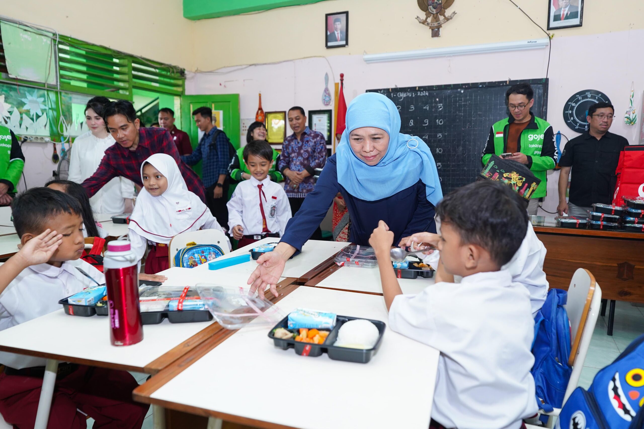 Khofifah Sebut MBG Upaya Pemenuhan Gizi Generasi Bangsa dan Manfaat Ekonomi Masyarakat