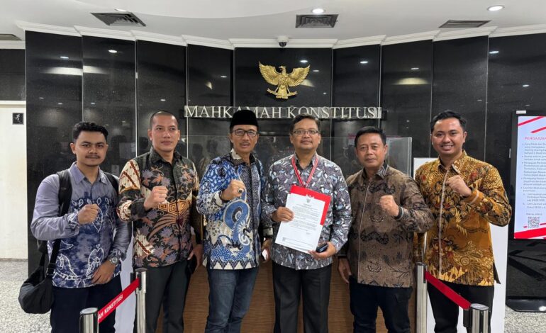 Bantah Tudingan Risma-Gus Hans, Tim Khofifah-Emil Ungkap Fakta Penting di Sidang MK
