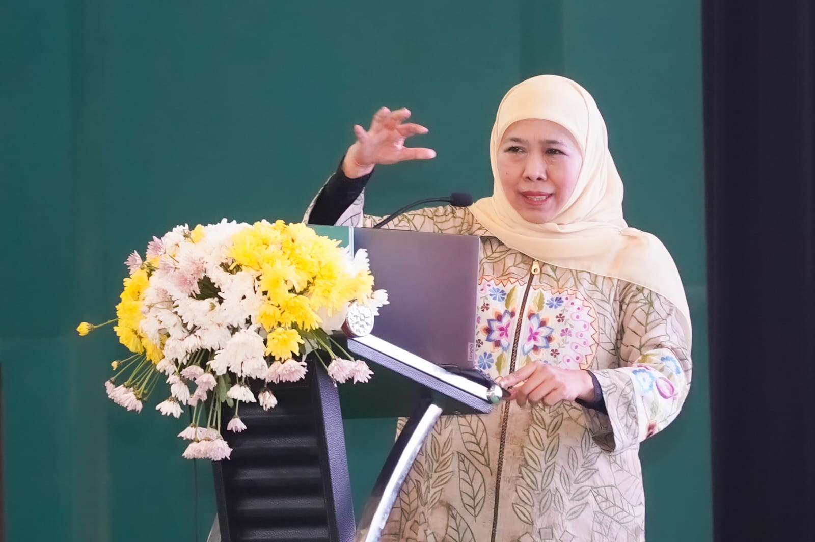 Khofifah Ajak Mahasiswa UINSA Wujudkan Inklusivitas dan Toleransi Sebagai Modal Pembangunan