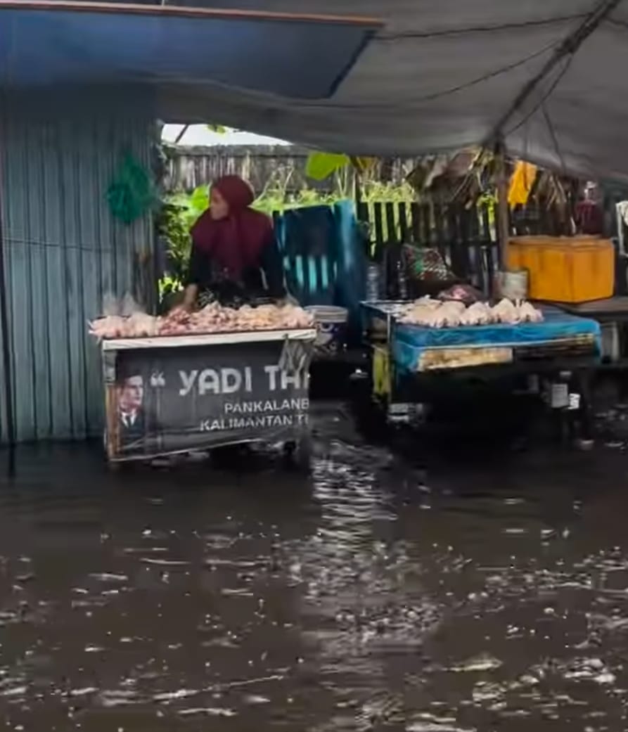 Genangan Banjir Picu Kerusakan Jalan di Banjarmasin