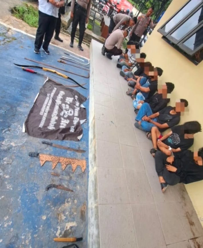 Polisi Tangkap 9 Remaja Bersajam Mengaku Gangster di Banjarbaru