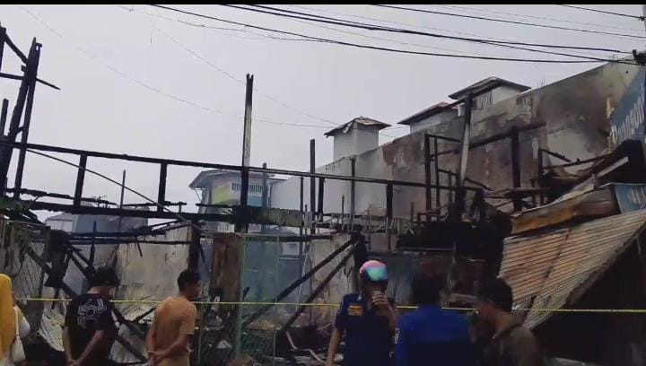 11 Bangunan Hangus Terbakar di Simpang Empat, 24 Jiwa Terdampak Kebakaran