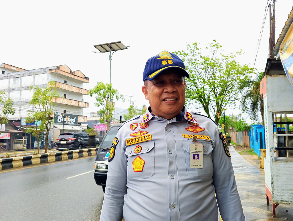 Dishub Tanbu Akan Tindak Tegas Kendaraan Parkir di Trotoar