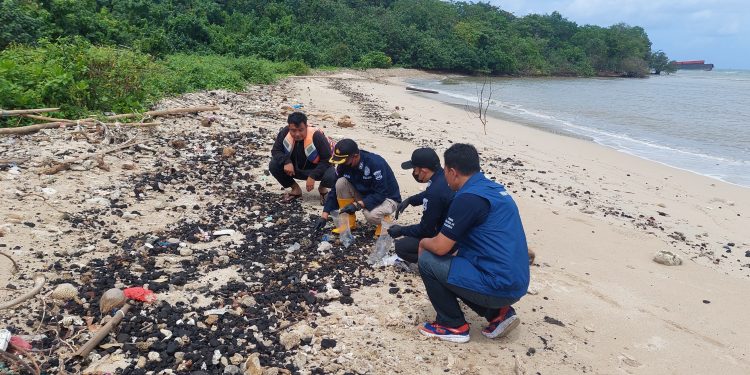 Bareskrim Ambil Sampel Tumpahan Batu Bara di Pulau Popole