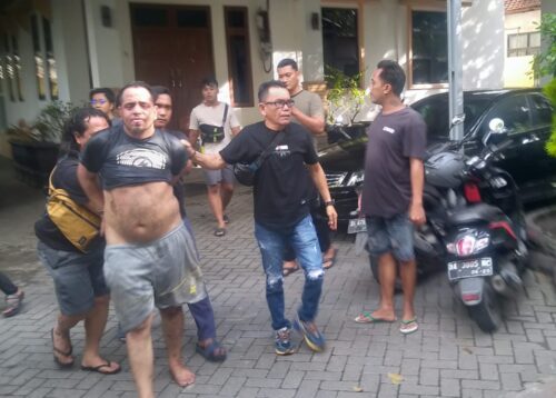 Mabuk, Diamankan Mengamuk dan Melawan Polisi