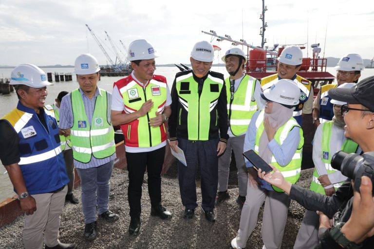 Menteri Hanif Faisol Dukung Penyelesaian Proyek Jembatan Pulau Laut