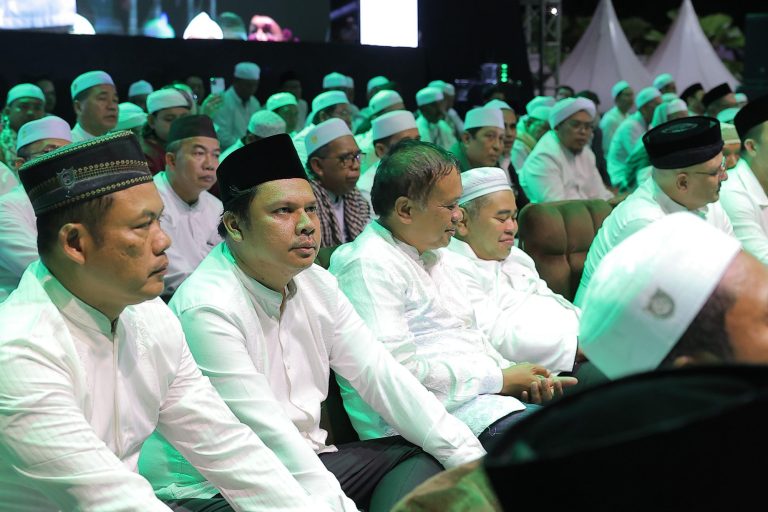 Plh Gubernur Kalsel Hadiri Isra Mi’raj dan Haul Guru Sekumpul di Tanbu