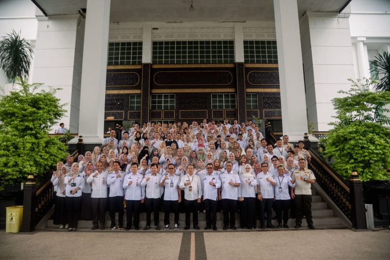 Pesan Plh Sekda Kalsel Saat Apel Pagi Pegawai Pemprov Kalsel