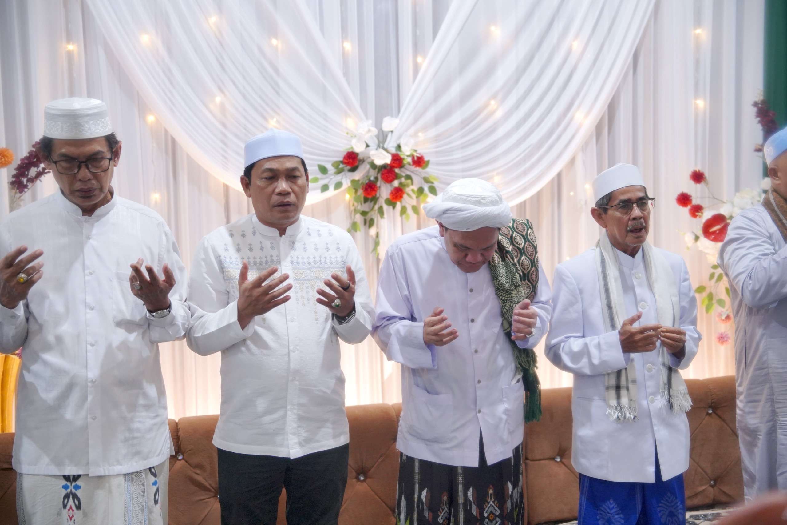 Bupati Balangan Hadiri Isra Mi’raj dan Haul Guru Sekumpul di Desa Sirap