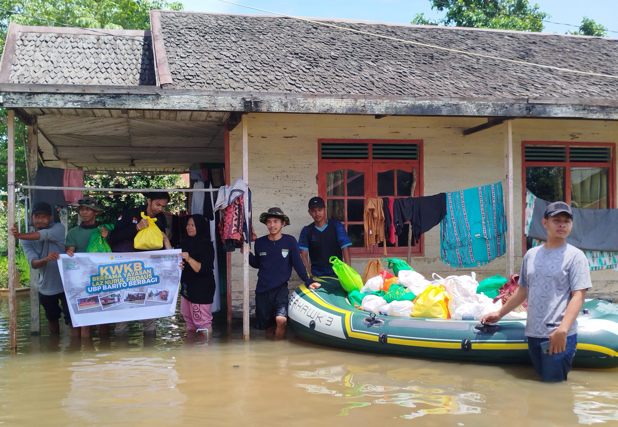 KWKB Aksi Solidaritas Berbagi Paket Sembako ke Korban Banjir