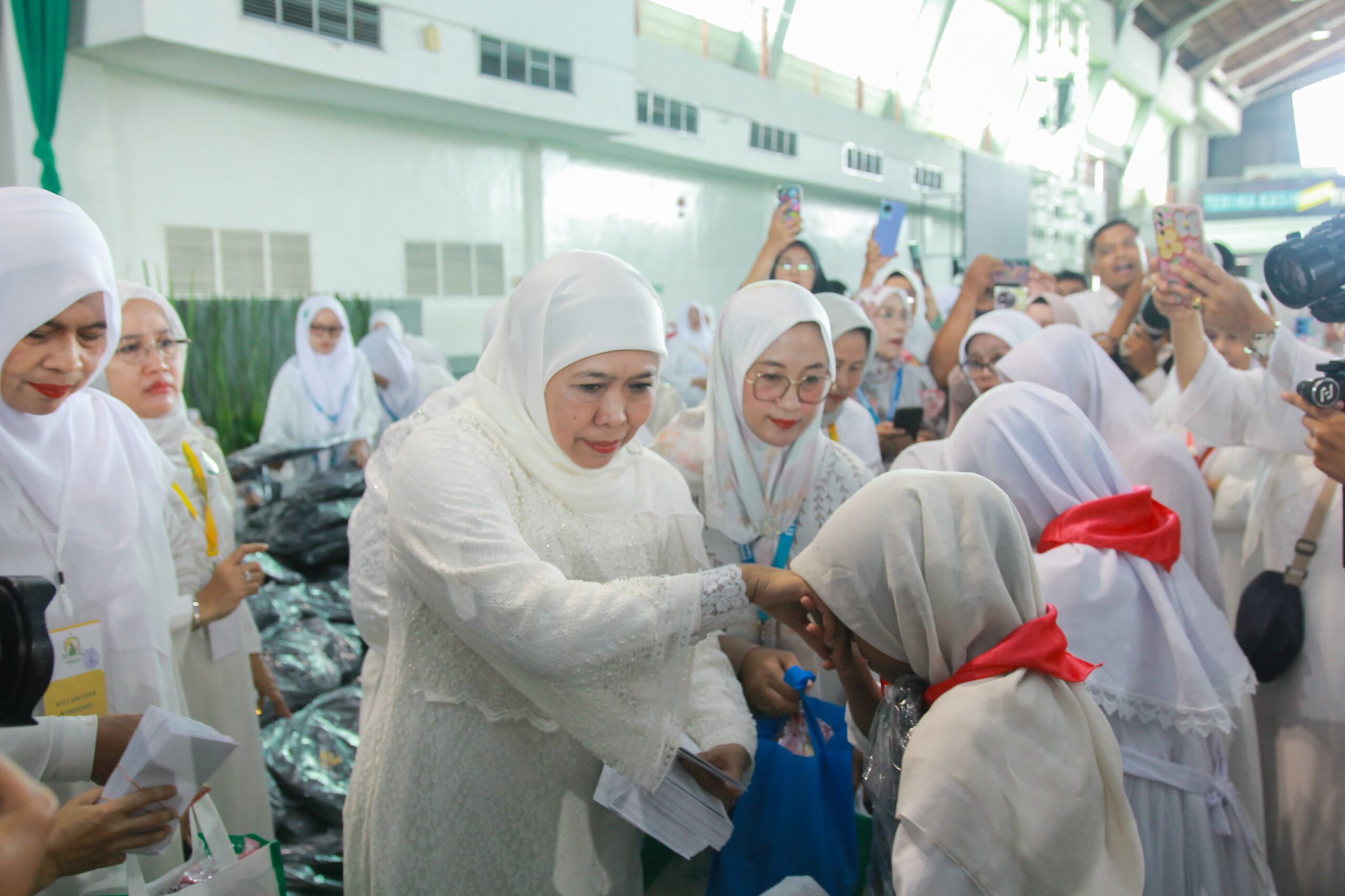 Bersama Syekh Syahawi, Muslimat NU Santuni 1.000 Anak Yatim Saat Kongres Ke-18