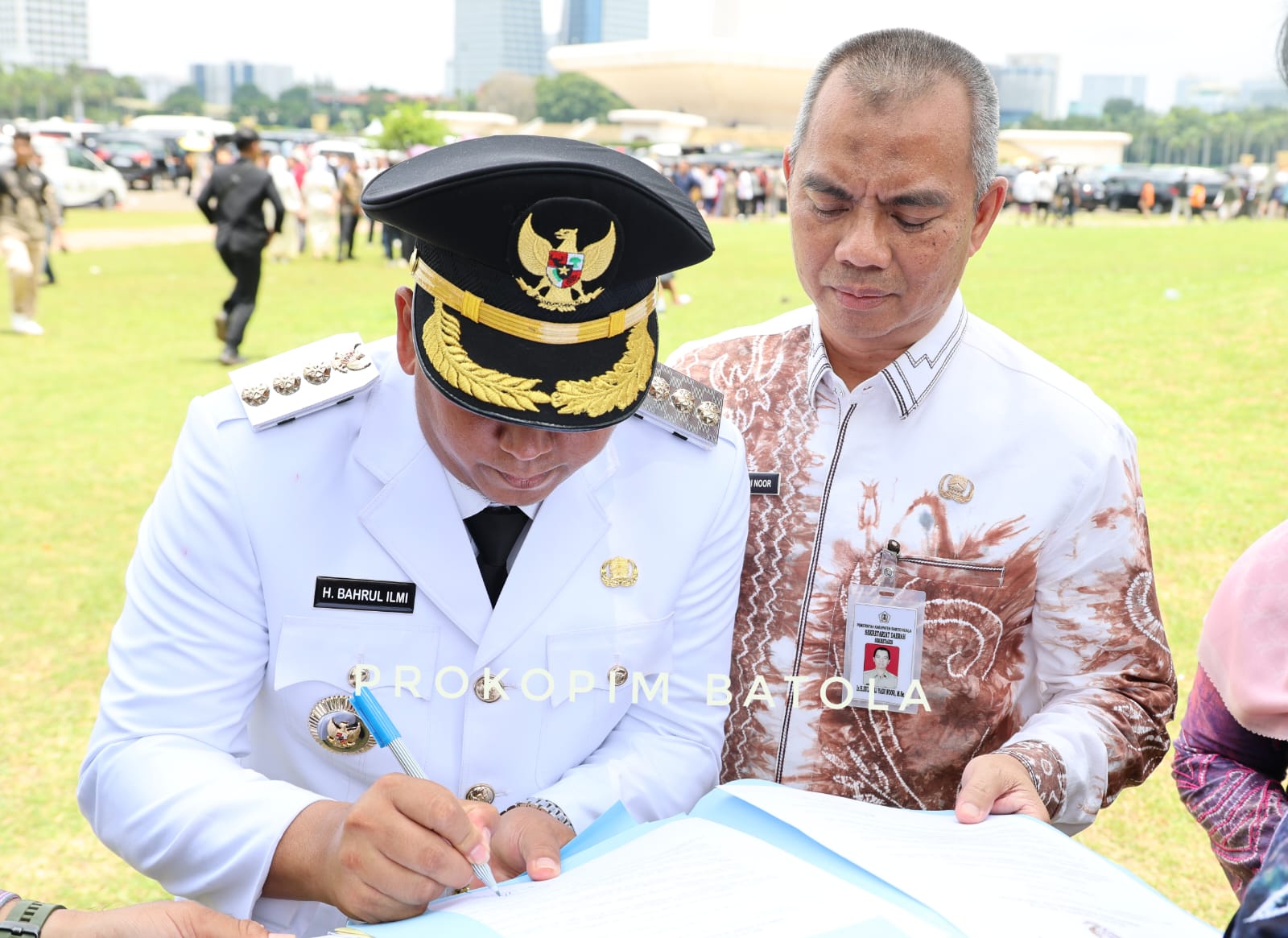 Usai Dilantik, Bahrul Ilmi Teken SK Bupati Terkait Pupuk Bersubsidi