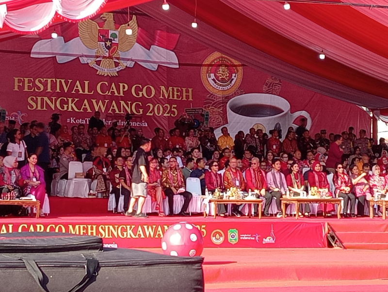 Wapres Gibran Rakabuming Hadiri Festival Cap Go Meh di Singkawang
