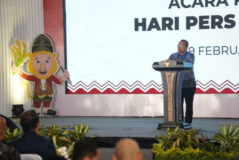Puncak HPN, Gubernur Muhidin Terima Anugerah Pena Mas PWI