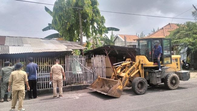 Diduga Tempat Transit PSK, Warung di SGB Dibongkar Paksa