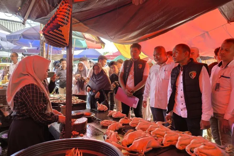 Tim Gabungan HST Sidak Harga Bahan Pokok di Pasar Keramat Barabai