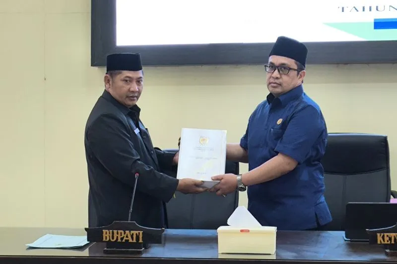 Bupati HST Sampaikan LKPJ Saat Sidang Paripurna DPRD