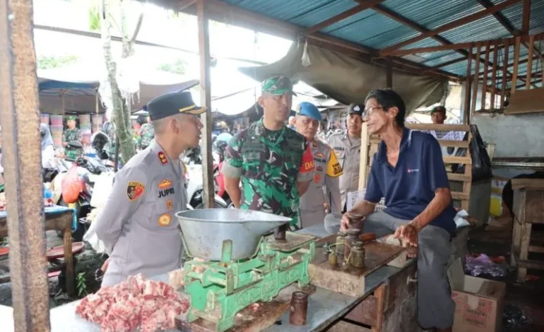 Kapolres HST dan Dandim Himbau Pedagang Tidak Menaikkan Harga Berlebih