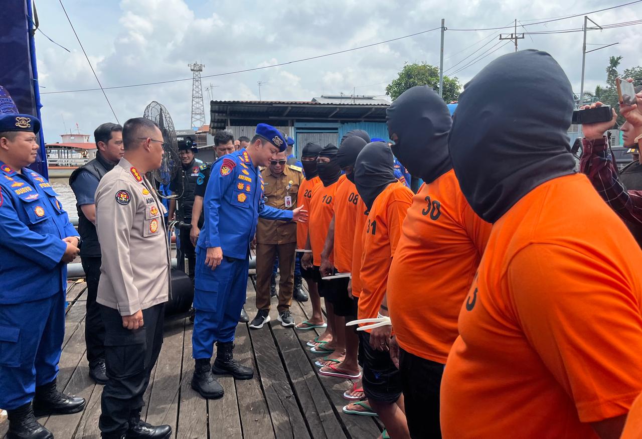 4 Kapal Nelayan Diamankan Atas Penangkapan 23 Ton Ikan Pakai Cantrang di Tanah Laut