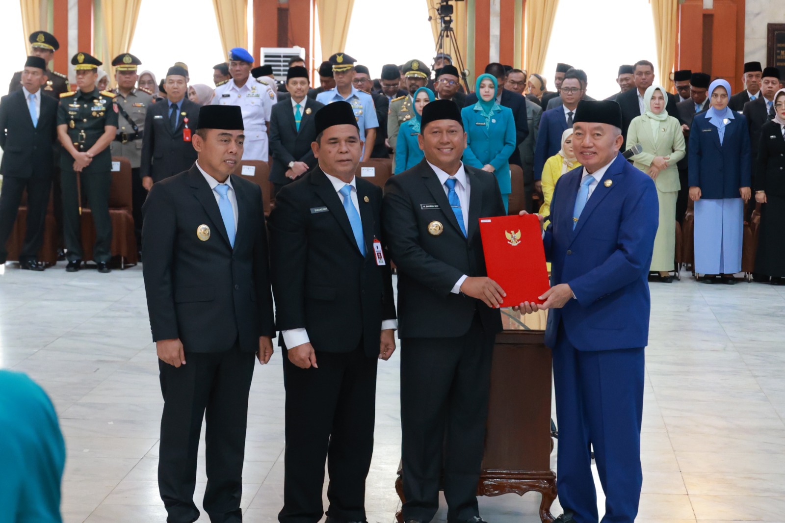 Terima SK dan Memori Jabatan, Bupati Bahrul: Terima Kasih Pak Dinansyah