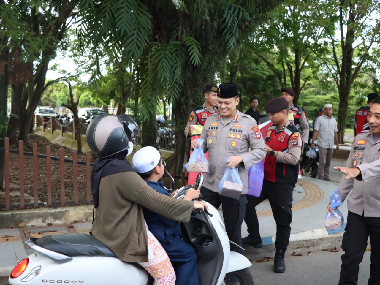 Kapolres Batola dan Wartawan Berbagi Takjil dan Buka Puasa Bersama
