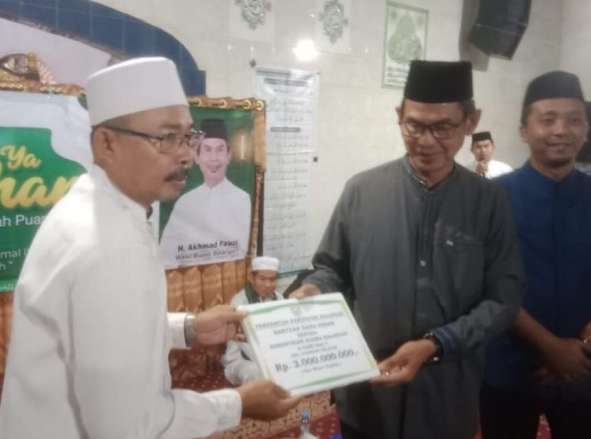 Wabup Balangan Serahkan Dana Hibah Untuk Kemenag Balangan