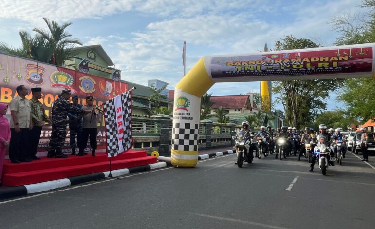 TNI-Polri Baksos Ramadan Berbagi 1.100 Paket Sembako ke Masyarakat