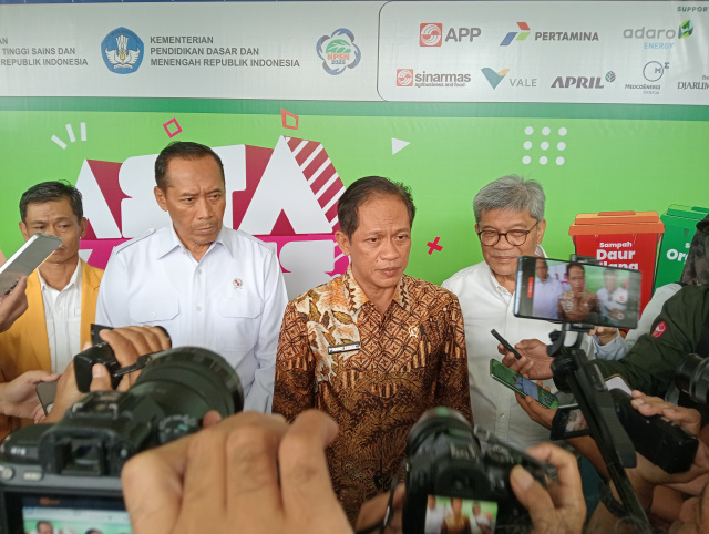 Menteri Hanif Faisol Ajak Kampus dan Sekolah Kelola Sampah