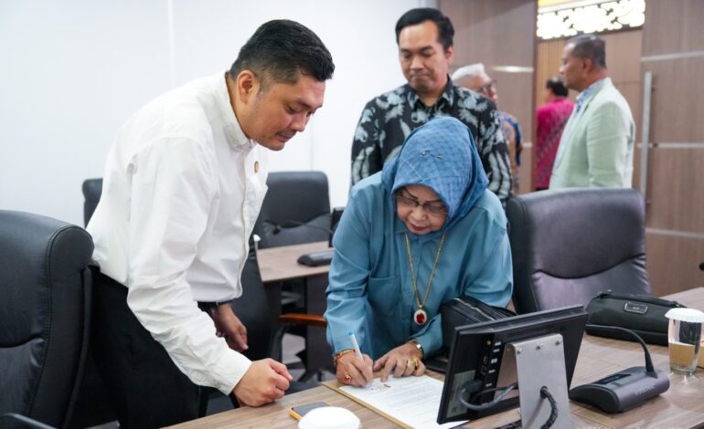 Empat Pelaku Usaha Pelopor di IKN Terima Sertifikat Tanah