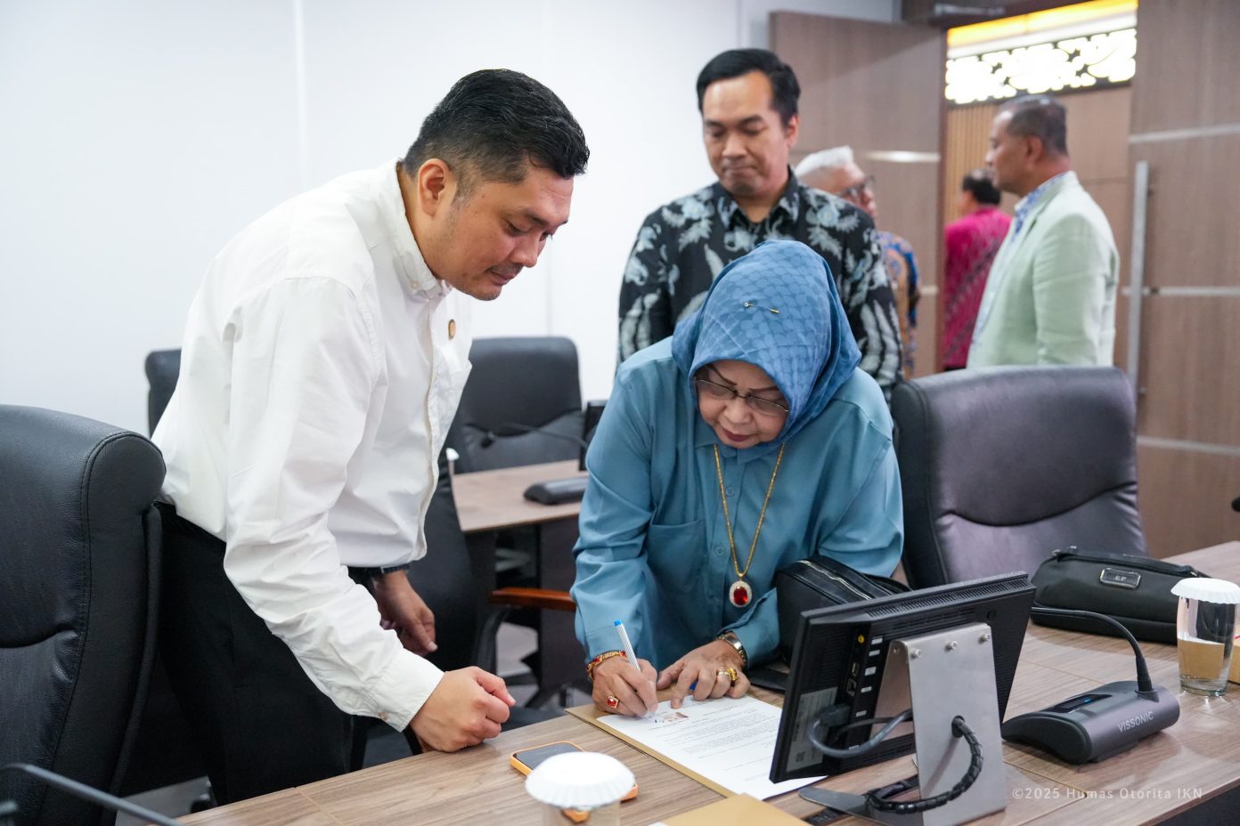 Empat Pelaku Usaha Pelopor di IKN Terima Sertifikat Tanah