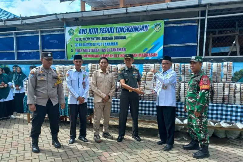 Respons Positif 2.272 Porsi MBG Perdana di Kabupaten HST