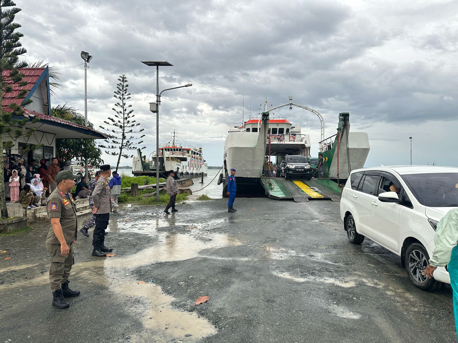 H+1 Lebaran, Arus Penumpang di Pelabuhan Stagen Masih Landai