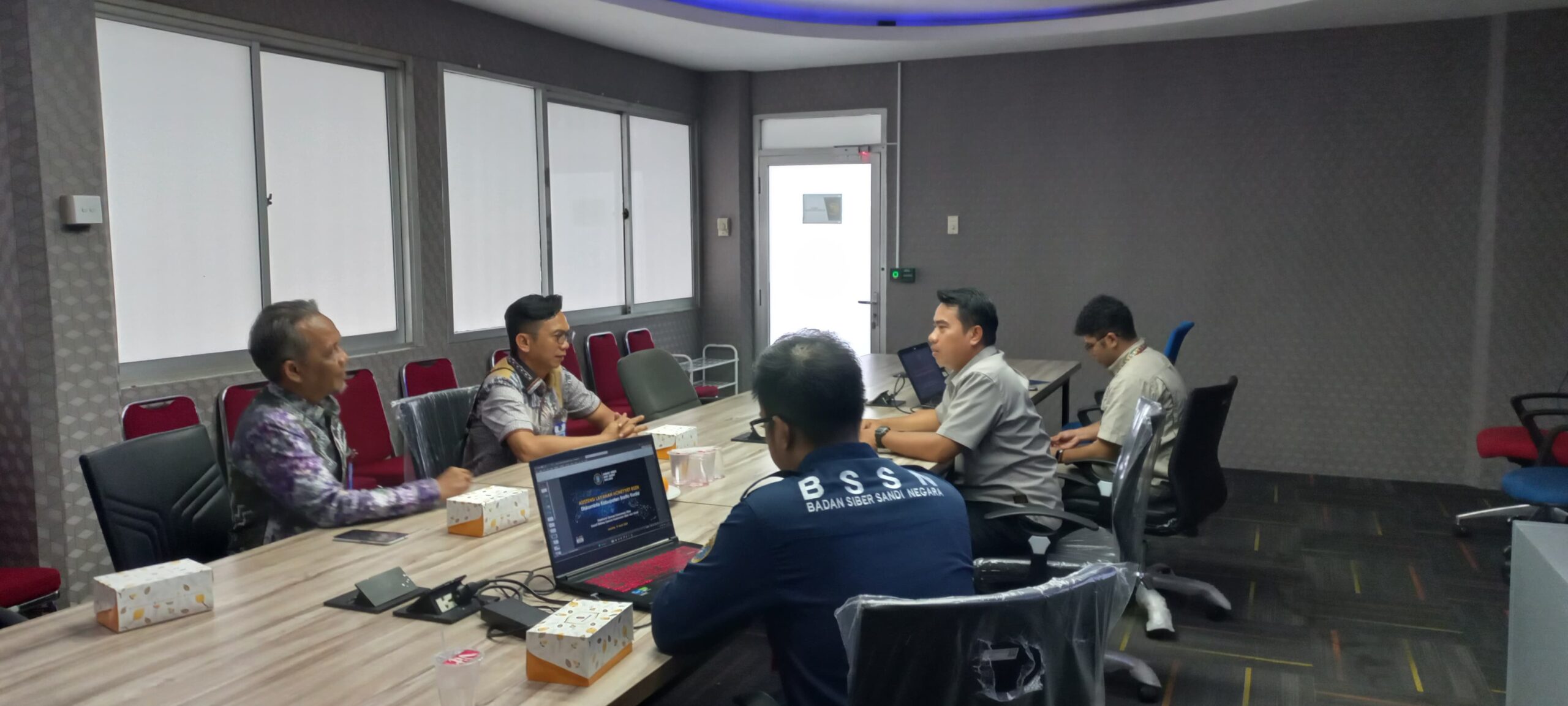 Kadis Kominfo Batola Kunjungi BSSN Bahas Teknologi Honeynet