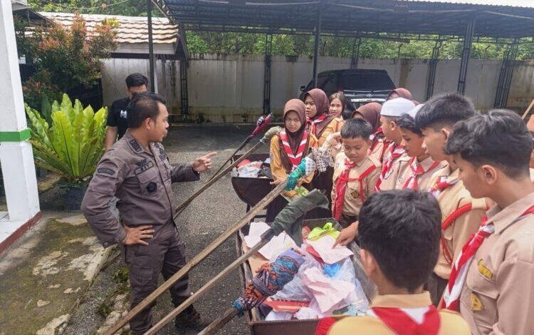 Kejari Balangan Kenalkan Pemusnahan Barbuk Pidana kepada Pelajar SMPN 4 Paringin