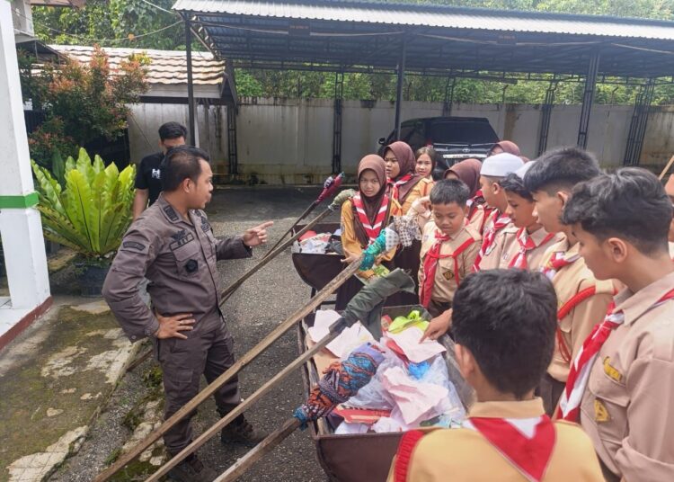 Kejari Balangan Kenalkan Pemusnahan Barbuk Pidana kepada Pelajar SMPN 4 Paringin
