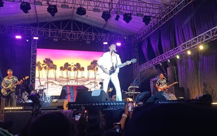 Bupati Balangan Apresiasi Masyarakat Melihat Konser Armada dan Anji