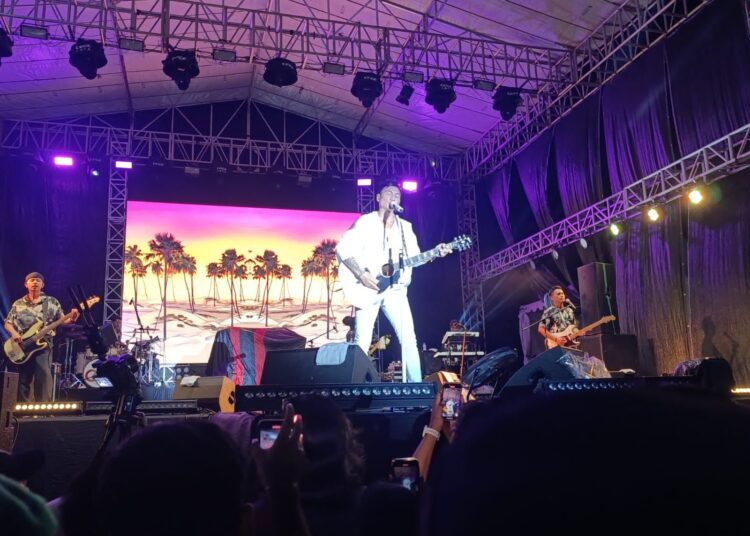 Bupati Balangan Apresiasi Masyarakat Melihat Konser Armada dan Anji