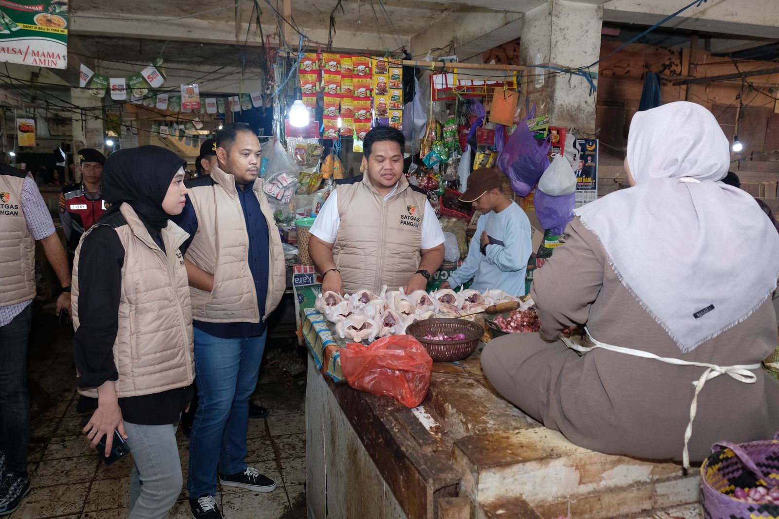 Satgas Pangan Polda Kalsel Sisir Pasar Ahad, Pastikan Harga Sembako Stabil dan Stok Aman