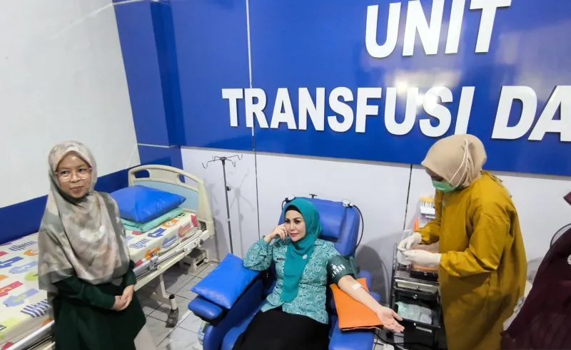 Tekan AKI-AKB, Ketua PKK HST Donor Darah