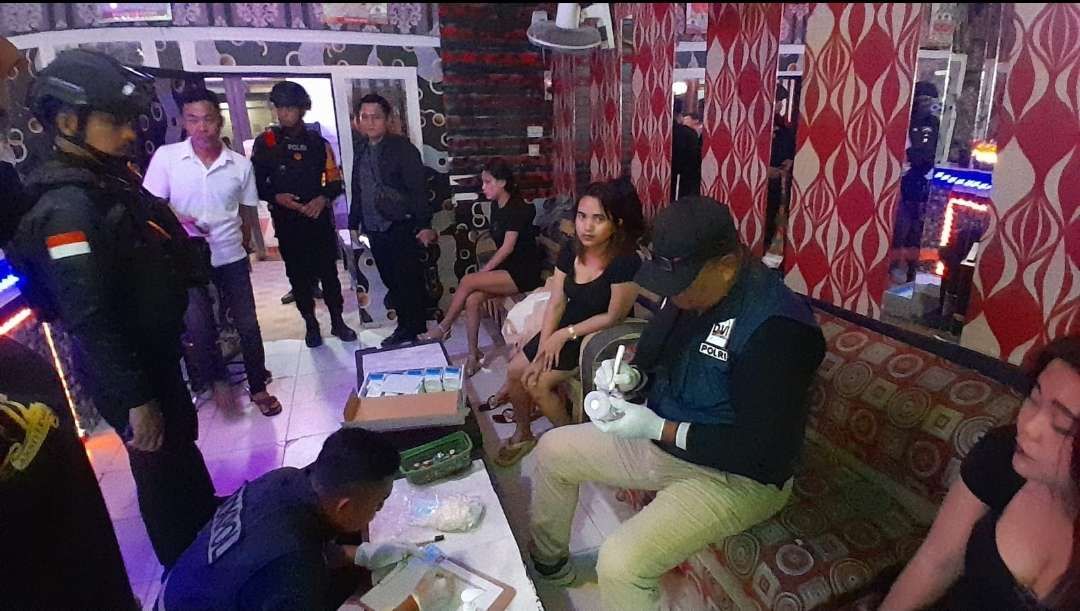 Polisi dan POM TNI AD Razia Narkoba di Tempat Hiburan Malam