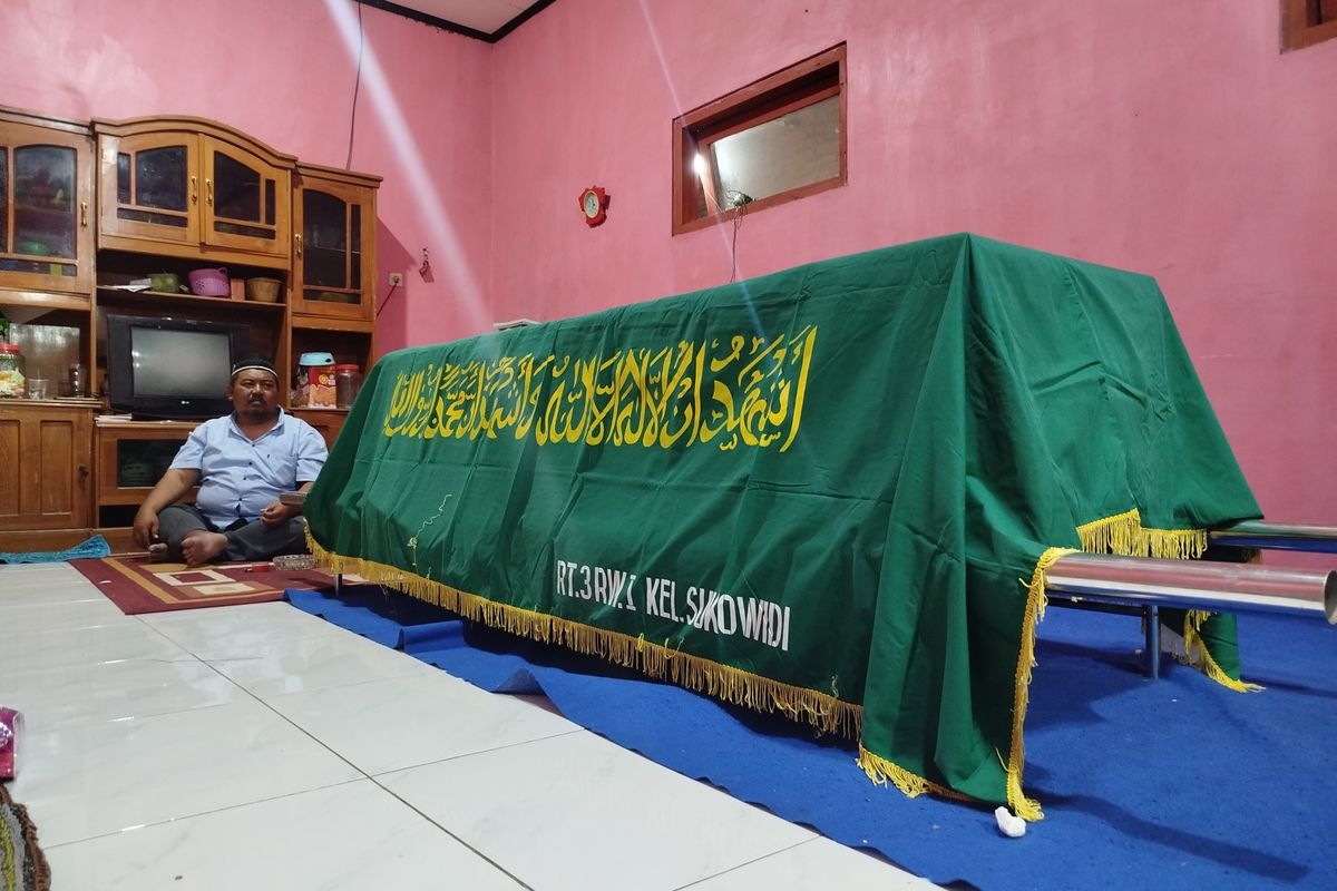Jenazah Rizal Korban TPPO Kamboja Tiba di Banyuwangi