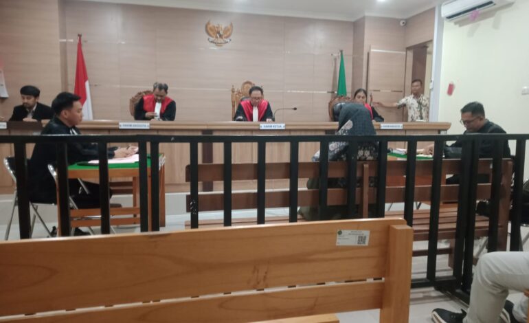 Jual Kosmetik Tanpa Standar, Terdakwa Evi Tamala Dituntut Denda Rp15 Juta