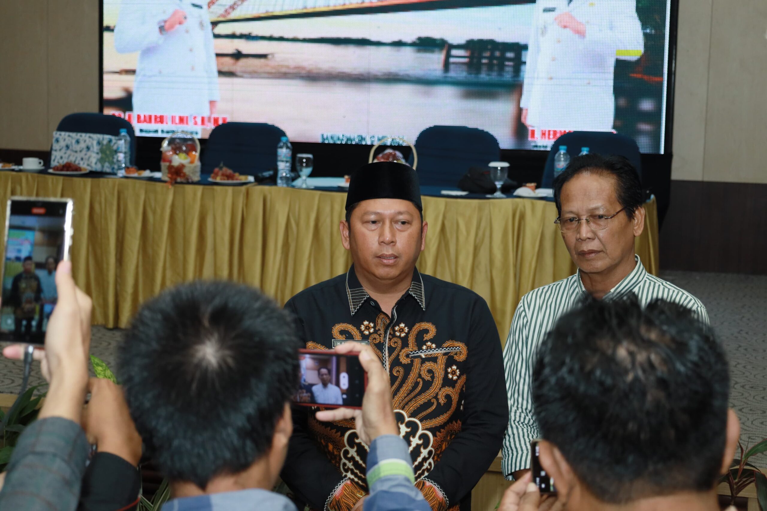 Bupati dan Wabup Barito Kuala Tekankan Pentingnya Pelayanan Dukcapil Tanpa Biaya
