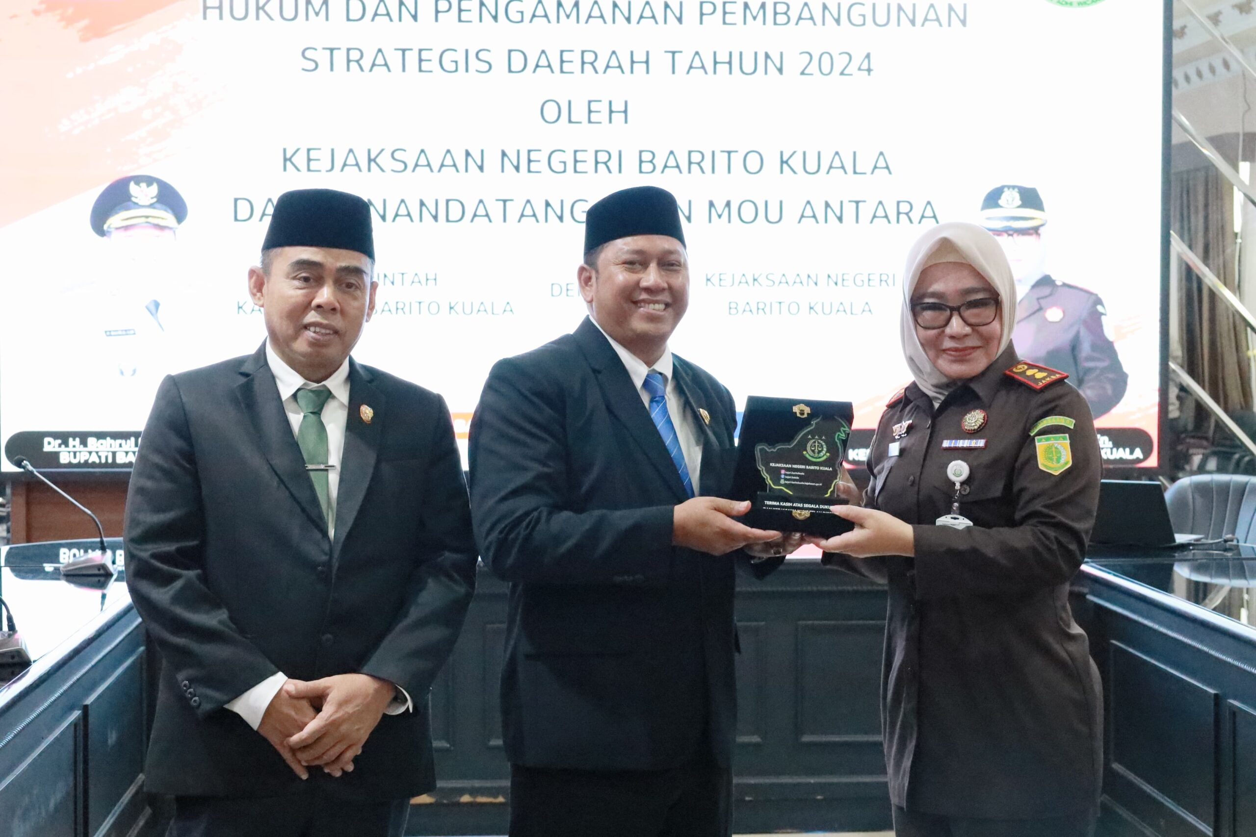 Pemkab Batola dan Kejaksaan Negeri Batola Teken MoU Pendampingan Hukum