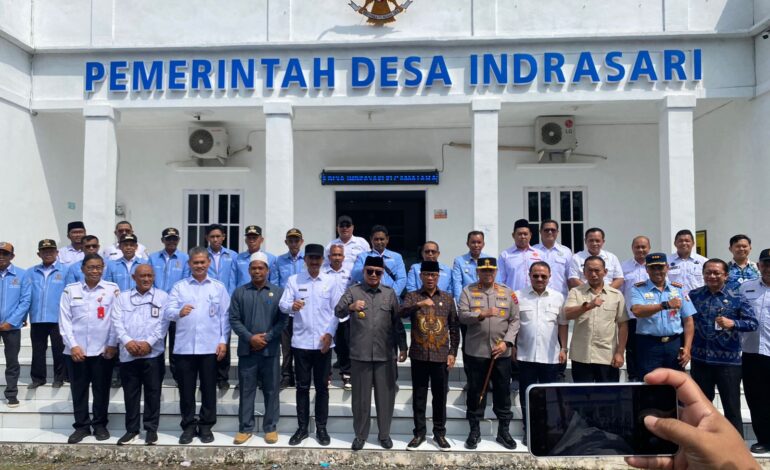 Menteri Desa Tinjau Pendirian Koperasi Merah Putih di Martapura