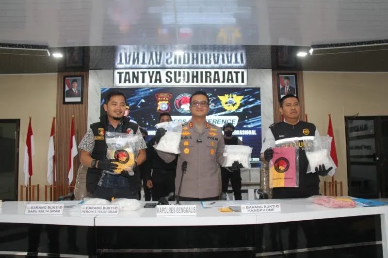 Petugas Gabungan Ungkap 2 Kg Heroin Jaringan Internasional