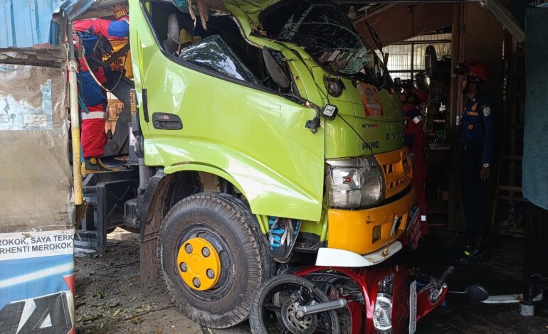 Begini Kelayakan Unit Truk Sampah DPRKPLH Banjar Sebelum Menabrak Warung