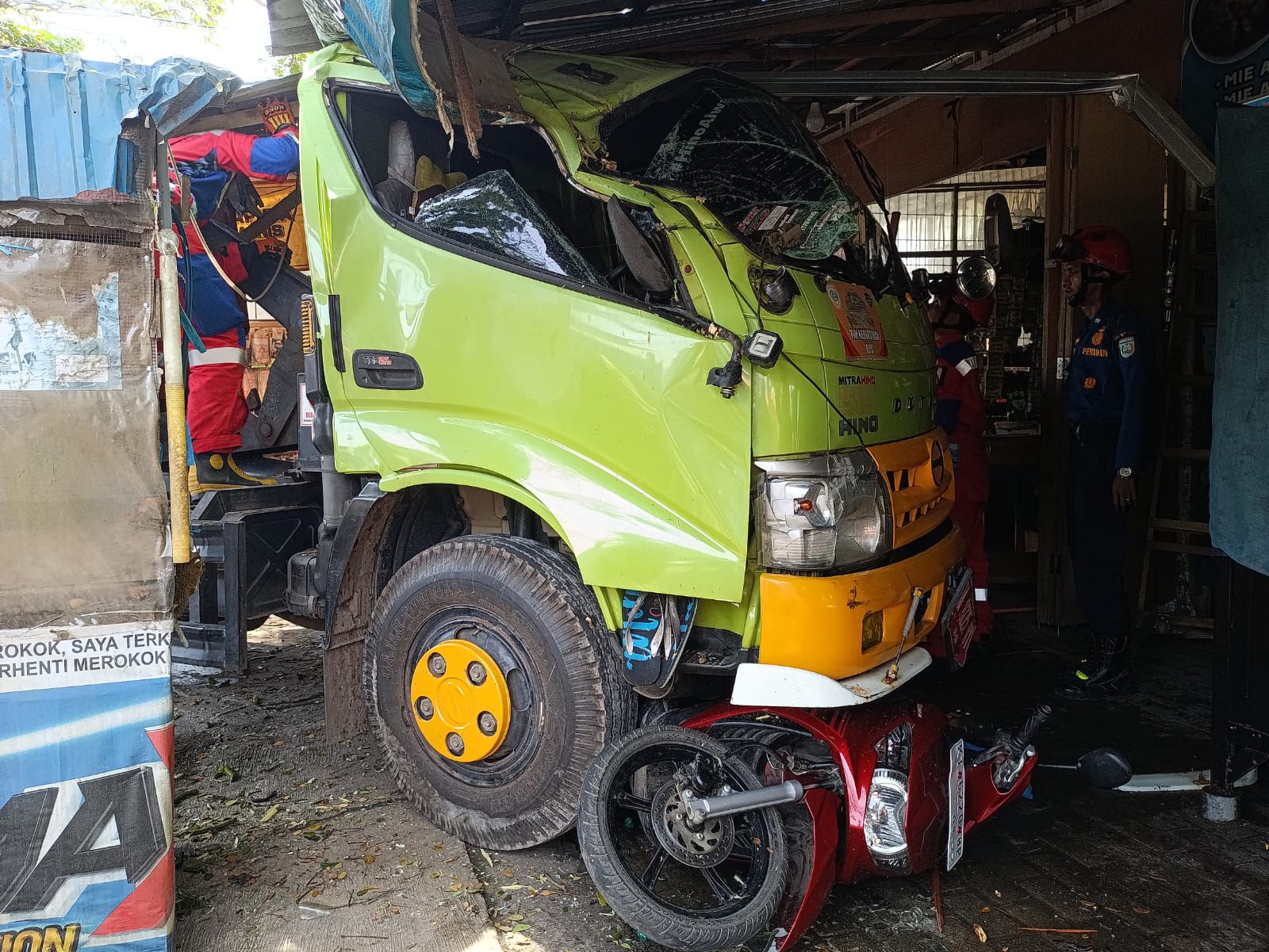 Begini Kelayakan Unit Truk Sampah DPRKPLH Banjar Sebelum Menabrak Warung