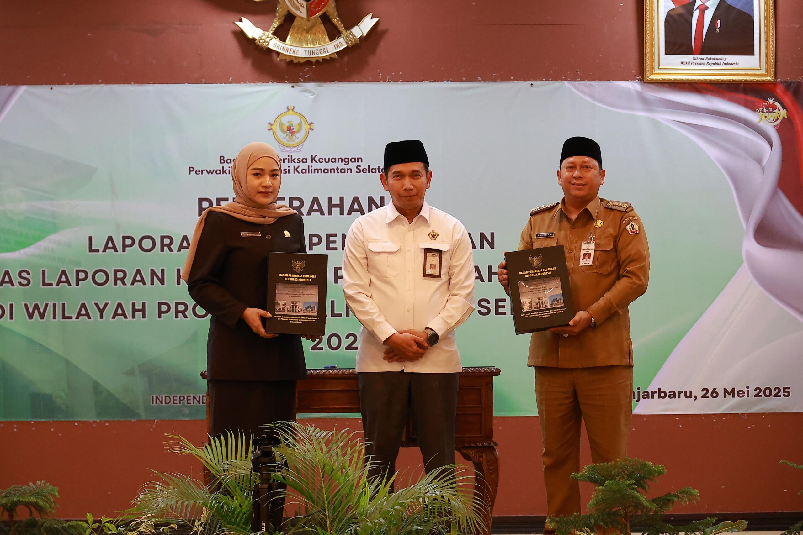Ketua DPRD Batola Hadiri Penyerahan LHP LKPD 2024