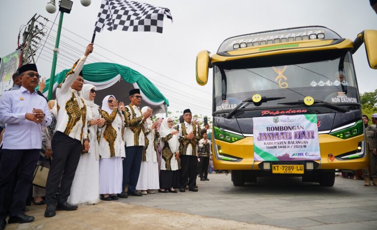 Bupati Balangan Melepas 118 Jamaah Calon Haji ke Tanah Suci
